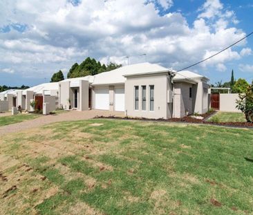 Modern Unit in South Toowoomba - Photo 1