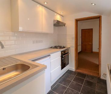 2 bedroom terraced house to rent - Photo 4