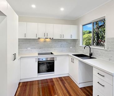 Spacious - Renovated High-Set Home - Airconditioning & Fans - Photo 6