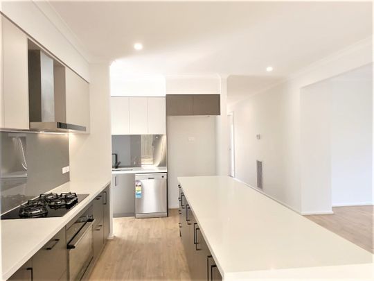 Bright, Beautiful & Built for Family Life! - Photo 1