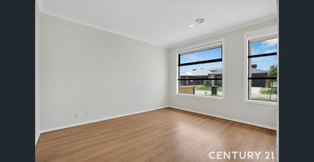 Beautifully Presented Home Close to All Amenities - Photo 1