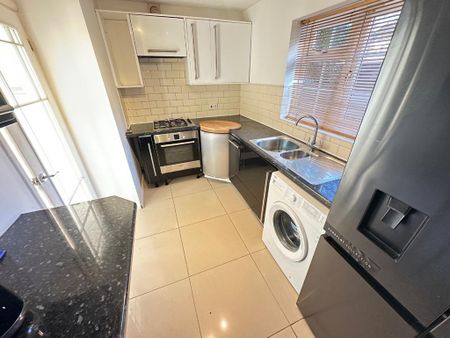 2 bedroom semi-detached house to rent - Photo 2