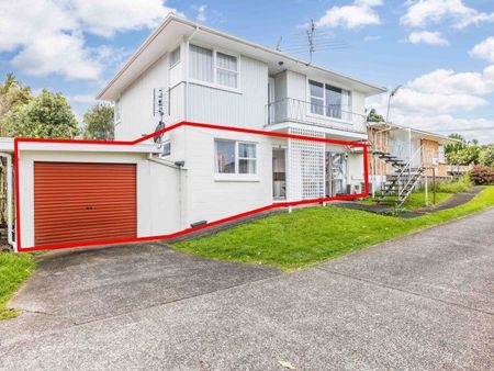 Beautifully Renovated Home in a Prime Onehunga Location - Photo 5