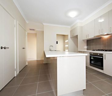 Pacific Werribee at streets end - Photo 1