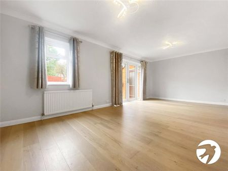 4 bedroom end of terrace house to rent - Photo 3