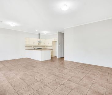 Welcoming three-bedroom home in the heart of Renown Park - Photo 2