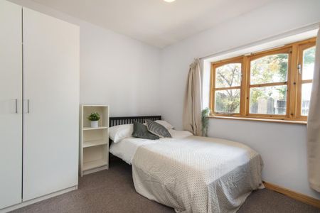 6 bedroom detached house to rent - Photo 3