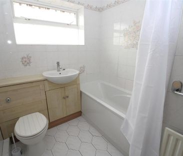 3 bedroom detached bungalow to rent - Photo 2