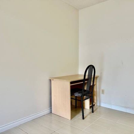 Finch / Victoria Park Bright& Cozy 2bd apartment - Photo 4