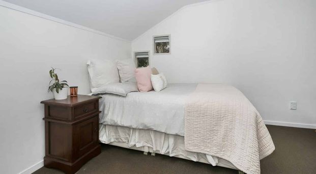 Sunny 1Bdr Studio - furnish or unfurnished - Photo 1