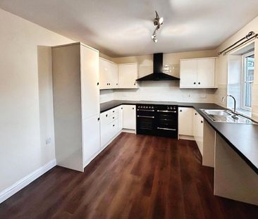 4 bedroom detached house to rent - Photo 6