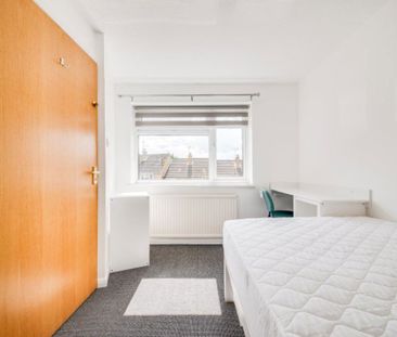 £682 p/w (£2,955 pcm) - Photo 6