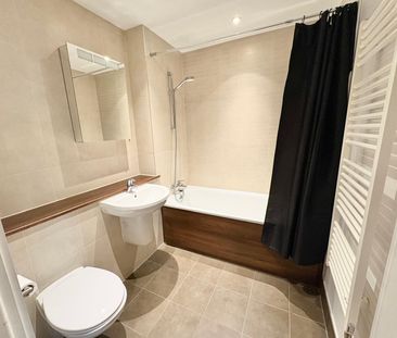 Flagstaff Green, Royal Clarence Yard, Gosport, Hampshire, PO12 - Photo 3