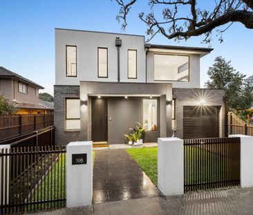 AS NEW & BRILLIANTLY ACCOMMODATING! - Photo 3