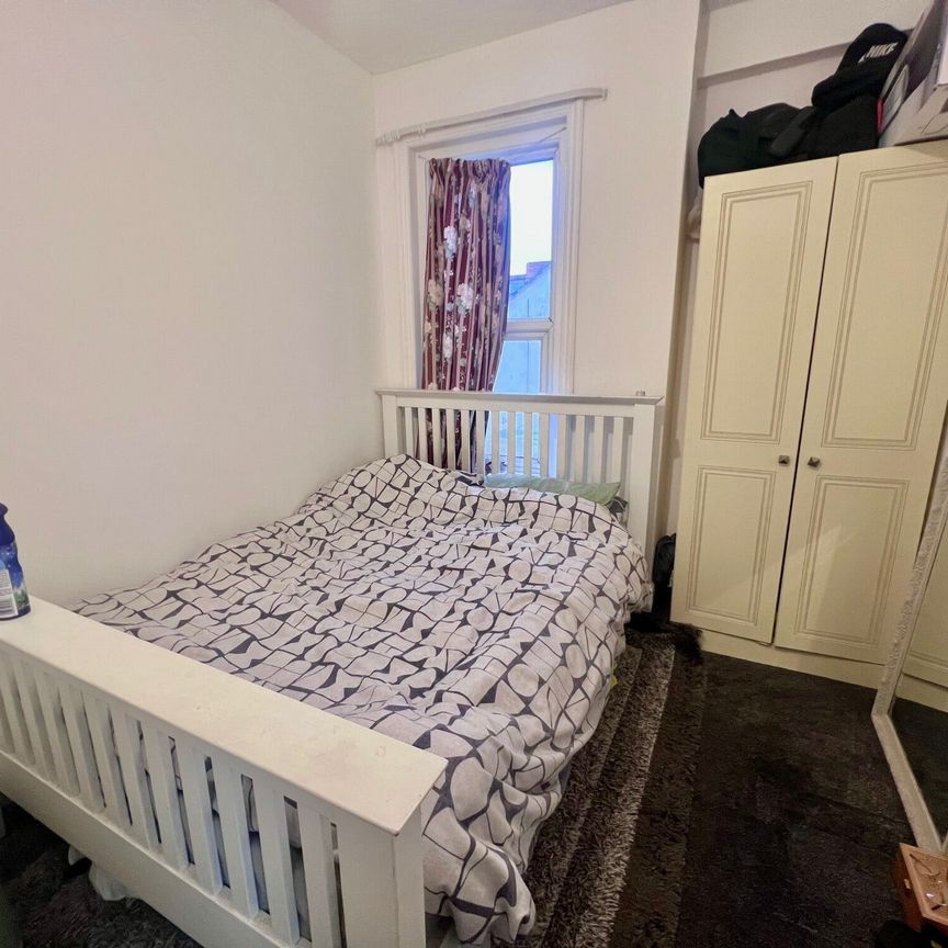 Holdenhurst Road, BH8 8AX, Bournemouth - Photo 1