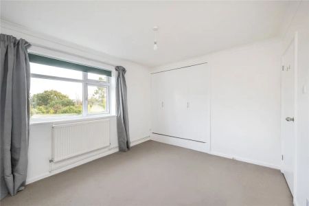 3 bedroom flat in Barnes - Photo 4