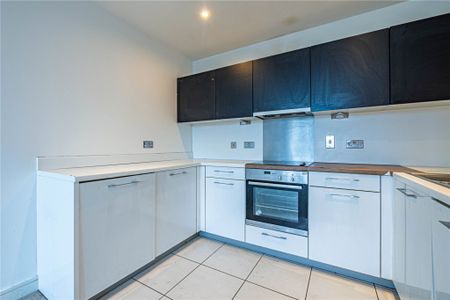 1 bed Flat for rent - Photo 3