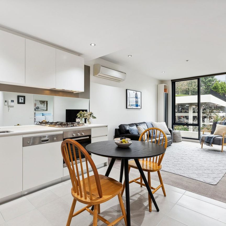 Stunning One-Bedroom Apartment - Photo 1