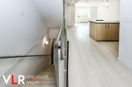Townhouse in North Vancouver, BC - Photo 5