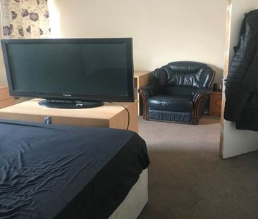 5 bed house to rent, PENBRYN TERRACE, SA2 - Photo 3