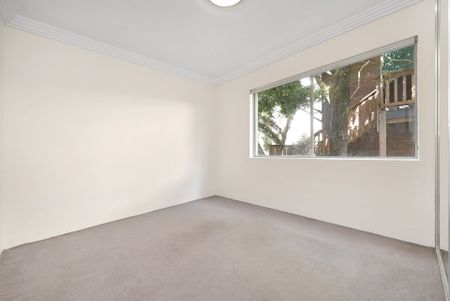 Two Bedroom Apartment In The Heart Of Coogee - Photo 2