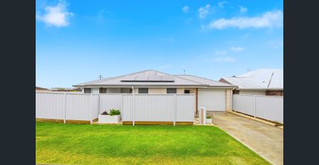 PERFECTLY PRESENTED HOME! - Photo 4