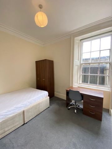 4 bedroom apartment to rent - Photo 2