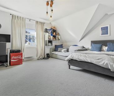 4 bedroom end of terrace house to rent - Photo 4