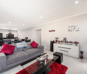 Modern and low maintenance - Photo 4