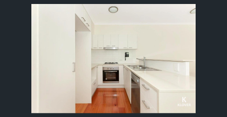 🏡 Modern 2-Bedroom Apartment with Air Conditioning Throughout I Prime Kelvin Grove Location! - Photo 5