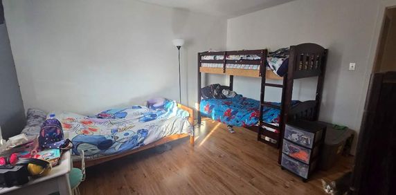 4½ à 995$ par mois (eau chaude et chauffage inclus) - Photo 2