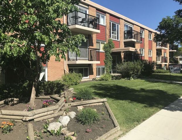 Large 3 bedroom condo in Westmount | Edmonton - Photo 1