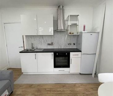 Flat 2, 49 Ballygomartin Road, Belfast, BT13 3LA - Photo 2