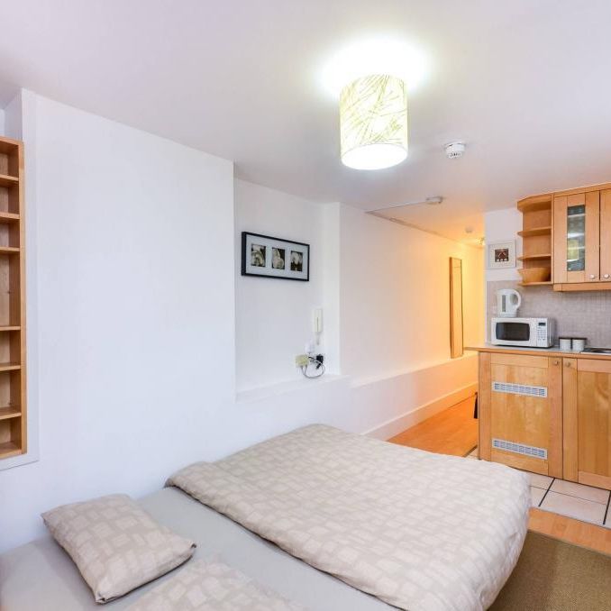 Flat 18 Claverton Street, Pimlico SW1V 3AX - Photo 1