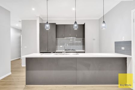 Stunning Home, Spectacular Views & Unbeatable Convenience! - Photo 5