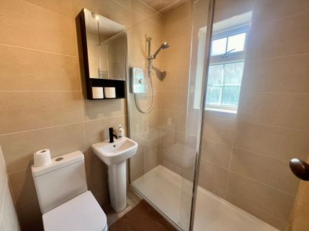 Rochford Crescent, Boston - Photo 5