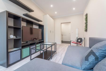 Piękna i wyposażona kawalerka w centrum Jaworzna do wynajęcia | Spacer 3D - Фото 3