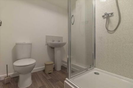 1 bedroom in a house share to rent - Photo 5