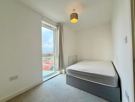 3 bedroom flat to rent - Photo 2