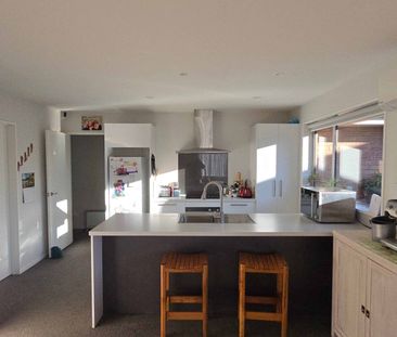 4 Bedroom family home for rent! - Photo 2