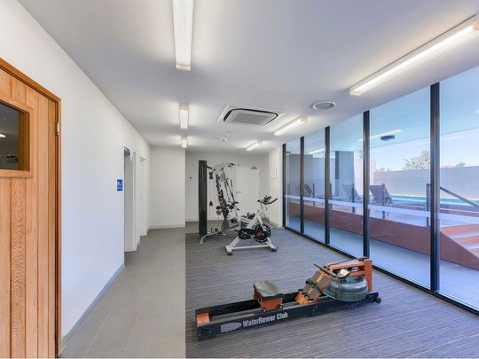 Executive & Modern Apartment at the 'Sephora' Complex Boasting City Views! - Photo 1
