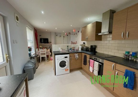 5 bedroom house to rent - Photo 1