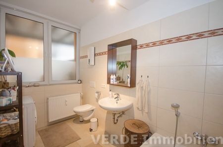 Neuwertige 3-Zimmer-Wohnung mit Balkon, Aufzug & Carport in ruhiger Innenstadtlage in Pforzheim - Photo 3