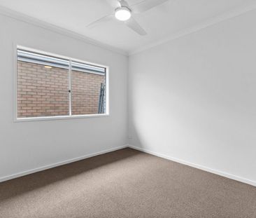 Brand new family home close to everyday essentials - Photo 4