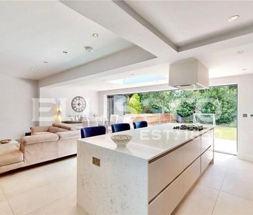 4 bedroom semi-detached house to rent - Photo 6