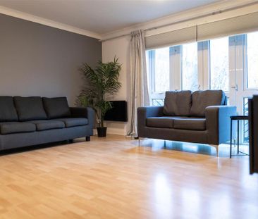 2 bedroom flat to rent - Photo 2