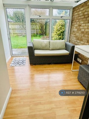 1 bedroom in a house share to rent - Photo 4