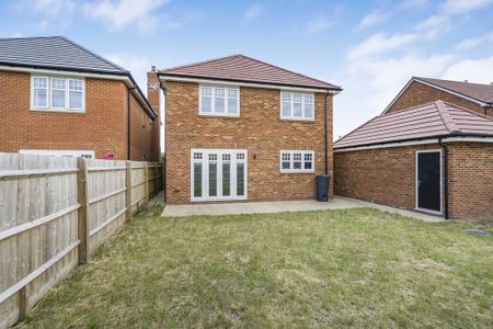 4 bedroom detached house to rent - Photo 5