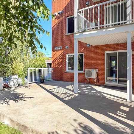 Condo 4 ½ à louer, avec 2 stationnements intérieurs chauffés, près des commerces et du grand parc urbain de Brossard - Photo 4