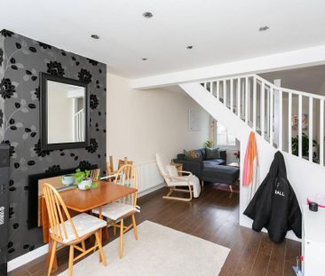 2 bedroom terraced house to rent - Photo 2